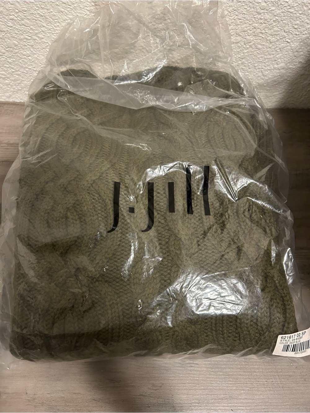 J. Jill woman’s Cable Crewneck Sweater - Olive